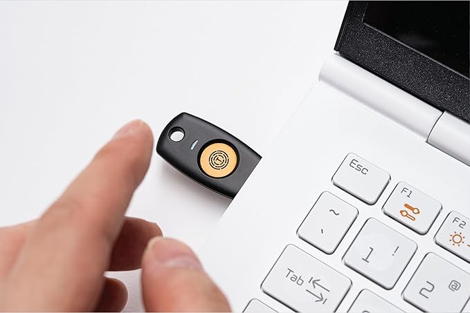 FIDO2 U2F Security Key Passkey Two-Factor Authentication (2FA) USB Key PIN+Touch (Non-Biometric) USB-C Type TrustKey T120