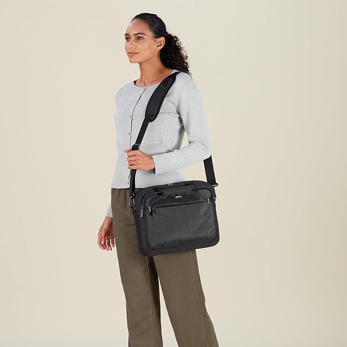 Amazon Basics 14-Inch Tablet Bag, Black