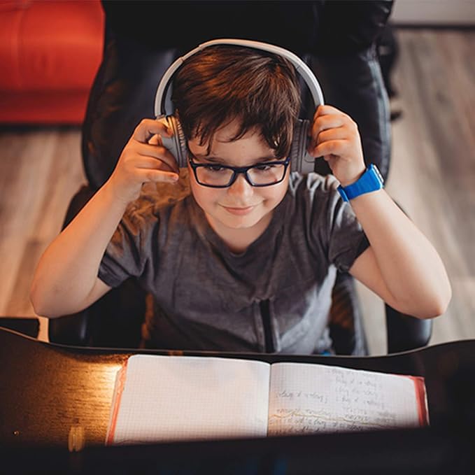 Outray Kids Blue Light Glasses for Teens Anti Eyestrain Computer Gaming Blue Light Glasses for boys Age 7-15