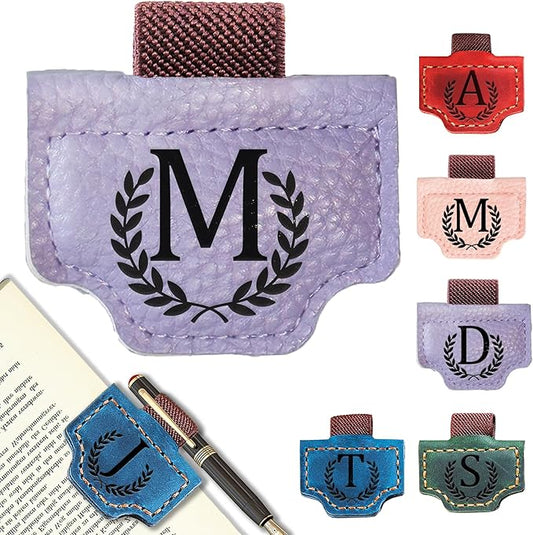 Personalized Bygone Mark Bookmark with Pen Holder, Leather Magnetic Bookmark 26 Letters Name Initial Bookmarks for Readers, Book Lover Gifts for Women Men Notebook Accessories (Purple, M)