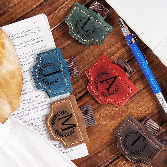 Personalized Bygone Mark Bookmark with Pen Holder, Leather Magnetic Bookmark 26 Letters Name Initial Bookmarks for Readers, Book Lover Gifts for Women Men Notebook Accessories (Green, V)